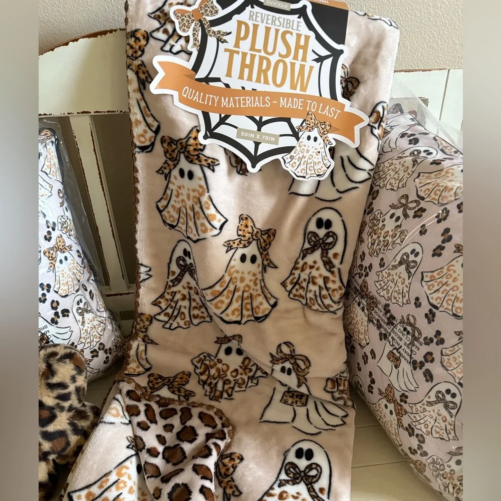 Leopard Ghost‎ NWT 3 Throw Pillows & Matching Leopard Ghostie Throw Blanket